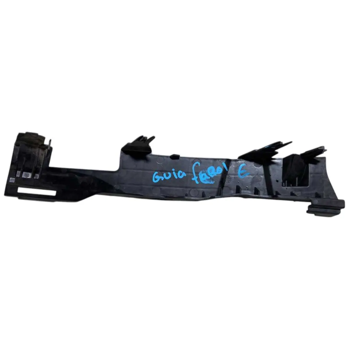Guia Esquerdo Parachoque Dianteiro Bmw 530e 2.0 2022 -17006